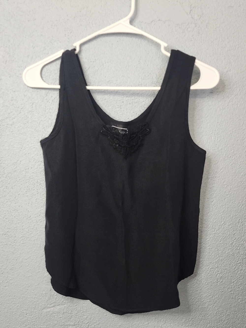 Black Sleeveless Women's Tank Top with Decorative Neckline
